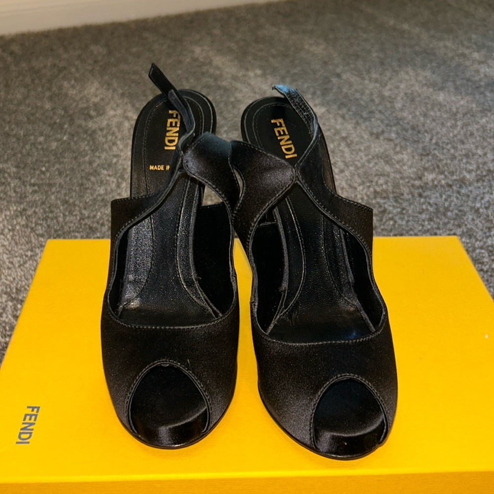 Fendi black fabric sandals. Made in Italy. Size 35 (US about 5.5)